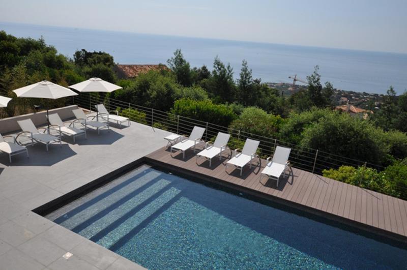 Vue Panoramique Sur La Baie De St Tropez Villa เลอิสซ็องเบรอ ภายนอก รูปภาพ